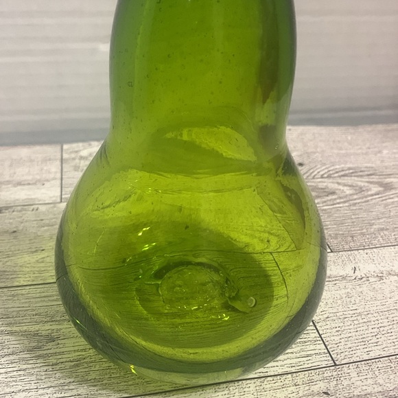 Large Hand blown Green Glass Pear w/ leaf Heavy Made in Mexico 7 1/2 inch - Picture 3 of 5